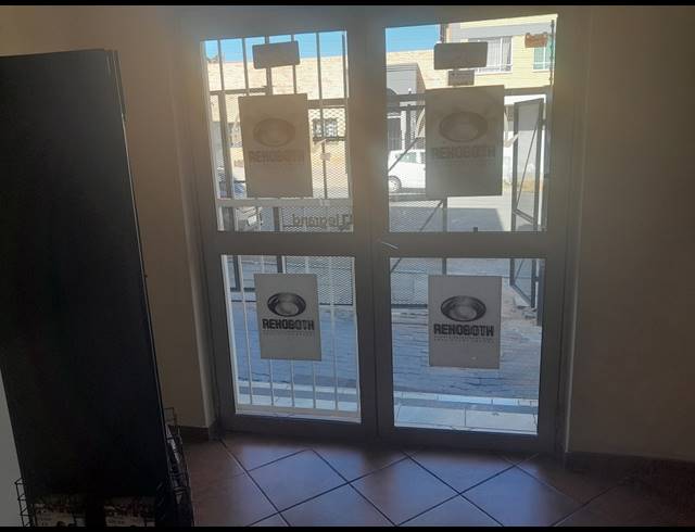 386M² SHOWROOM TO LET IN ALBERTON NORTH